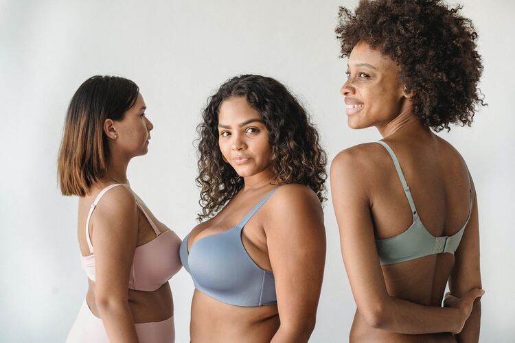 The 8 Best Minimizer Bras That Effectively Reduce Fullness And Bounce 